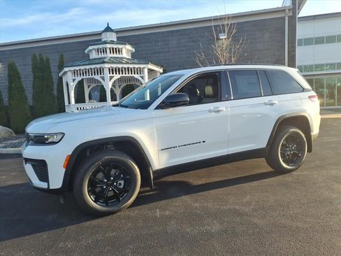 New 2026 Jeep Grand Cherokee Altitude AWD/4WD image 2