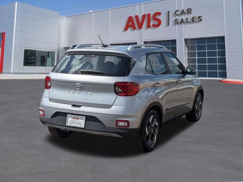 Used 2025 Hyundai Venue SEL image 6