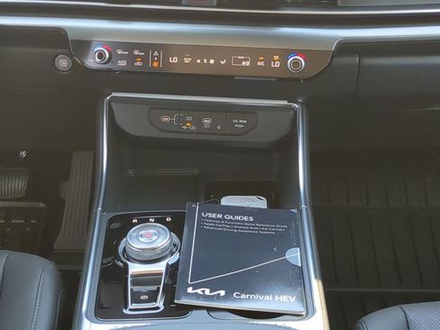 New 2026 Kia Carnival SX w/ SX Dark Edition Package FWD image 22