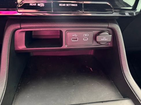 Used 2025 Honda Pilot Sport image 25