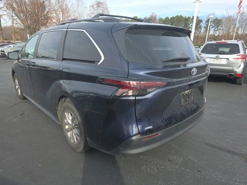 Used 2024 Toyota Sienna LE image 6