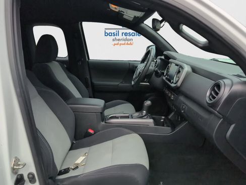 Used 2020 Toyota Tacoma TRD Sport image 17