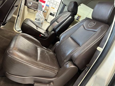 Used 2011 Cadillac Escalade ESV Platinum image 25