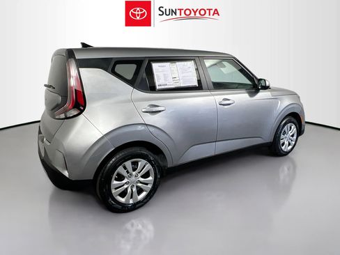 Used 2024 Kia Soul LX FWD image 4