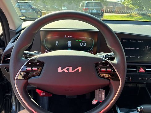 Used 2025 Kia Niro LX FWD image 22