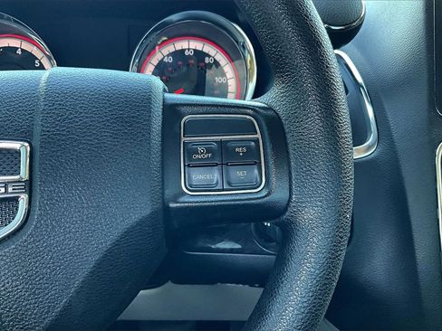 Used 2019 Dodge Grand Caravan SE w/ UConnect Hands-Free Group image 17