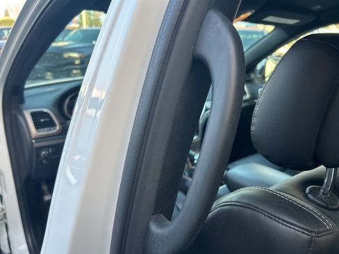 Used 2017 Jeep Grand Cherokee Limited image 33
