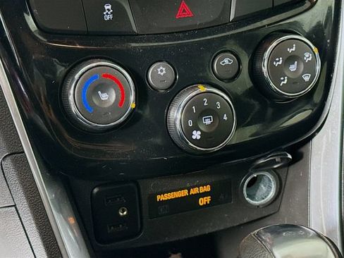 Used 2019 Chevrolet Trax Premier w/ Midnight Edition AWD/4WD image 24