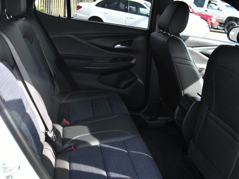 Used 2025 Buick Envista Preferred image 42