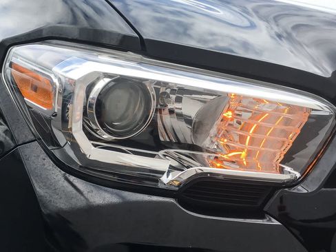 Used 2016 Toyota Tacoma SR5 RWD image 26