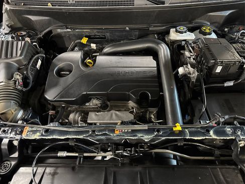 Used 2024 GMC Terrain SLE w/ Driver Convenience Package image 13