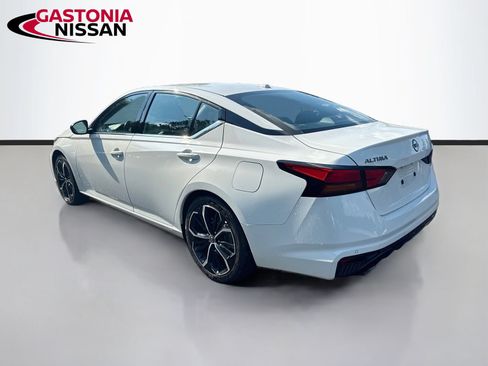 Used 2024 Nissan Altima 2.5 SR FWD image 6