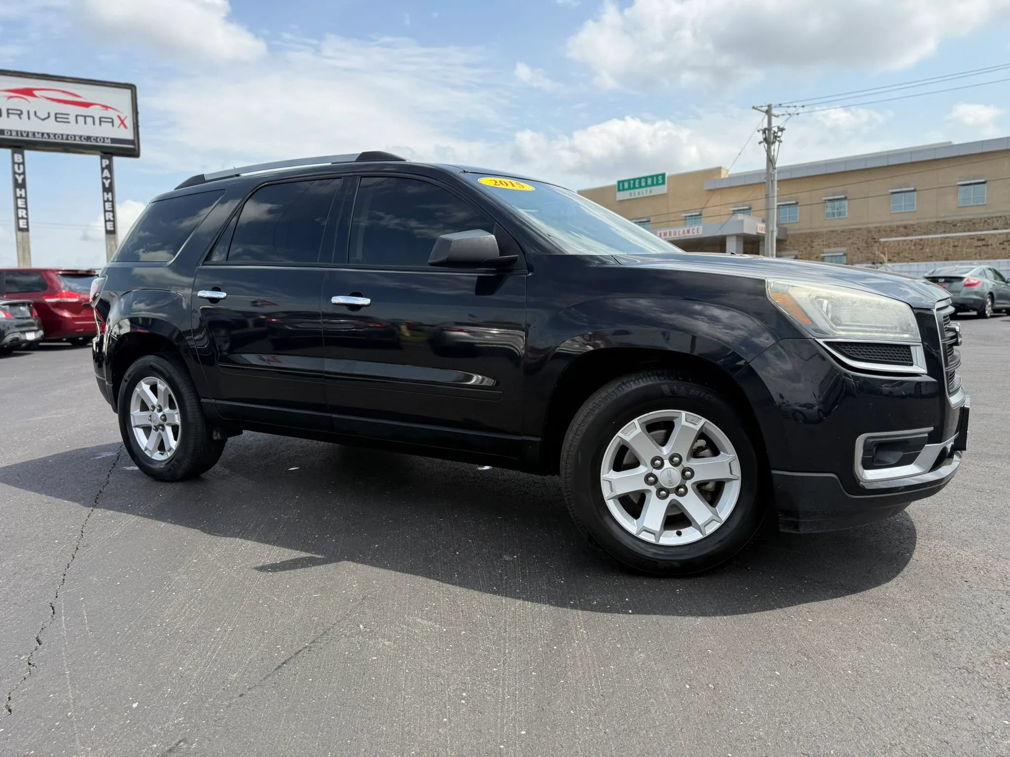 Used 2015 GMC Acadia SLE FWD image 2