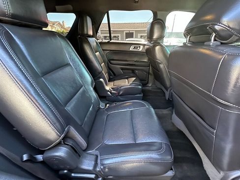Used 2014 Ford Explorer XLT w/ Equipment Group 202A FWD image 17