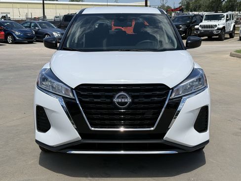 Used 2024 Nissan Kicks S FWD image 11