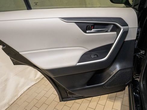 Used 2021 Toyota RAV4 XLE w/ Convenience Package image 11