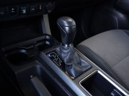 Used 2020 Toyota Tacoma TRD Off-Road w/ Technology Package AWD/4WD image 19