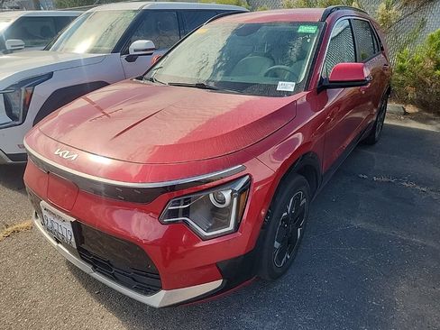 Certified 2023 Kia Niro Wind FWD image 3