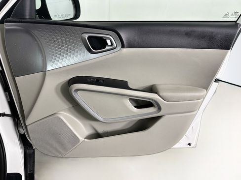 Used 2025 Kia Soul LX w/ LX Technology Package image 30