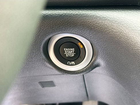 Used 2026 Chrysler Pacifica Select image 18