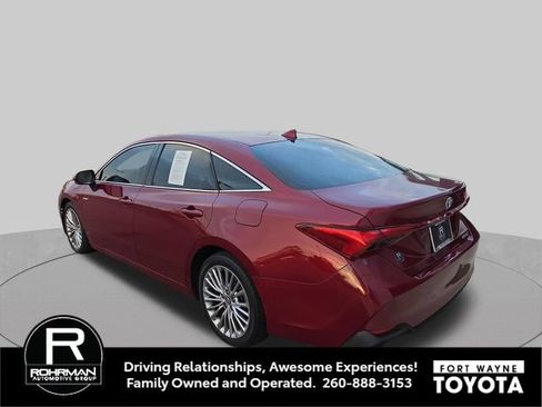 Used 2019 Toyota Avalon Limited FWD image 9