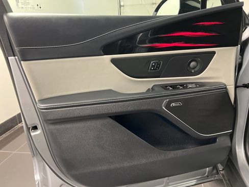 Certified 2025 Lincoln Nautilus Reserve image 33