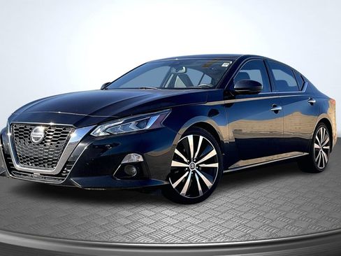 Used 2020 Nissan Altima 2.0 Platinum FWD image 12