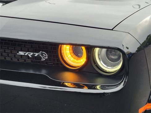 Used 2018 Dodge Challenger SRT Hellcat image 25