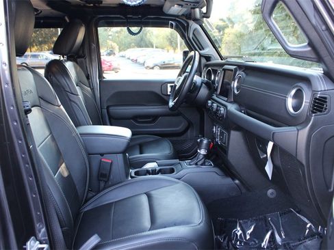 Used 2022 Jeep Wrangler Unlimited Sahara w/ Cold Weather Group image 13