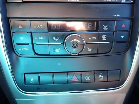 Used 2012 Jeep Grand Cherokee Laredo AWD/4WD image 21