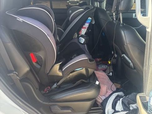 Used 2021 Ford Explorer XLT w/ Equipment Group 202A image 9