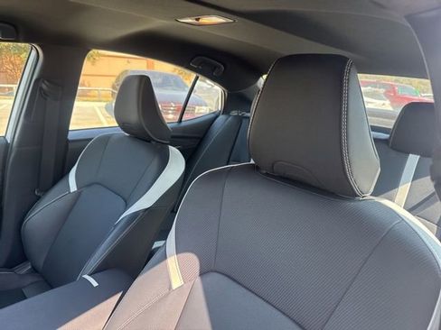 Used 2025 Toyota Camry SE image 9