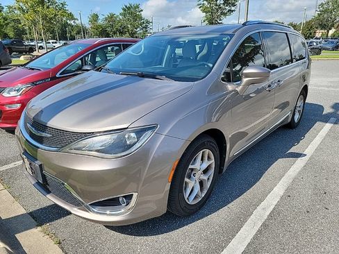Used 2018 Chrysler Pacifica Touring-L Plus w/ Tire & Wheel Group FWD image 1