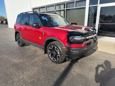 Used 2021 Ford Bronco Sport Outer Banks w/ Outer Banks Package image 3