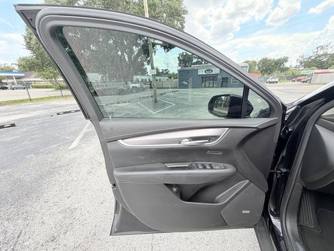 Used 2018 Cadillac XT5 Luxury w/ Driver Awareness Package FWD image 14