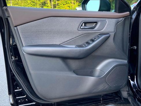 Used 2023 Nissan Rogue S FWD image 24