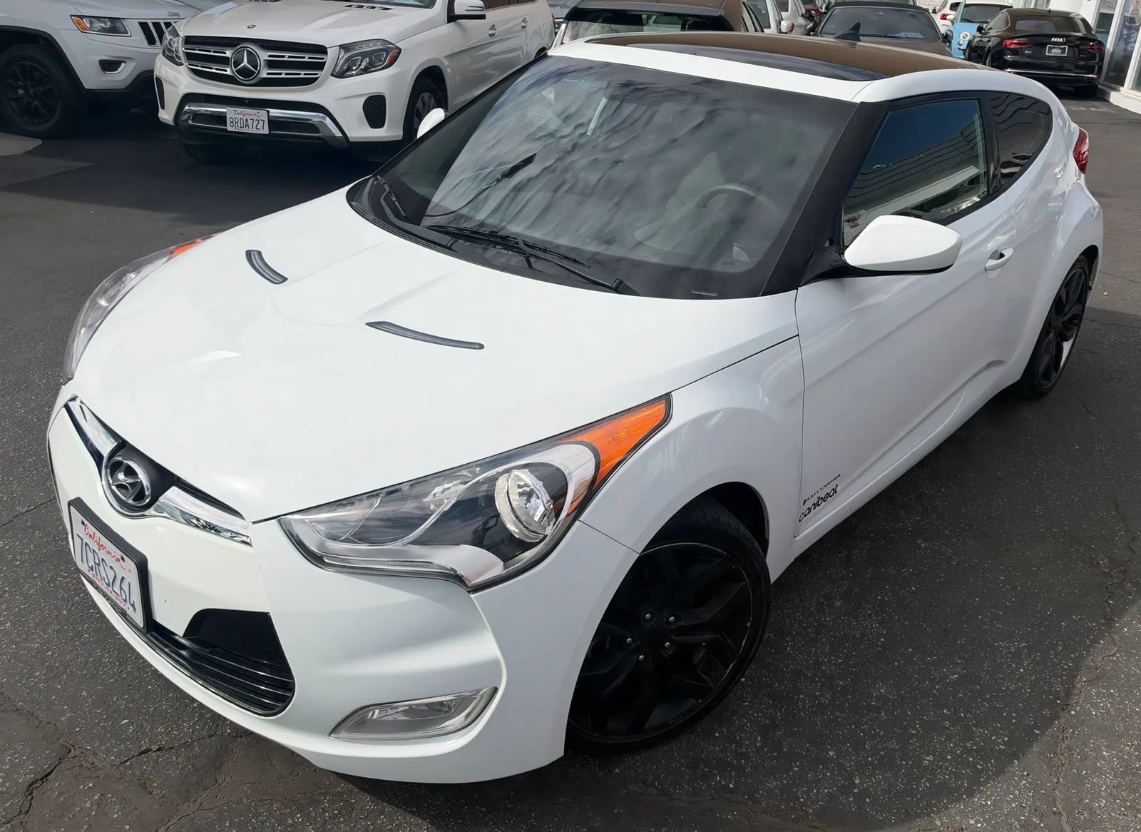 Used 2013 Hyundai Veloster w/ Style Pkg FWD image 2