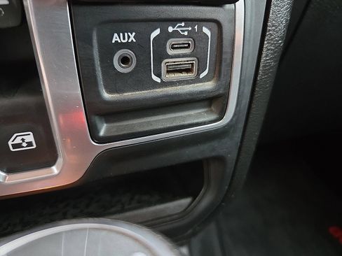 Used 2019 Jeep Wrangler Sport AWD/4WD image 22