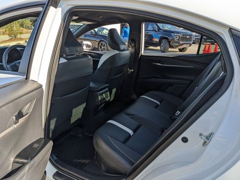 Used 2025 Toyota Camry SE image 35