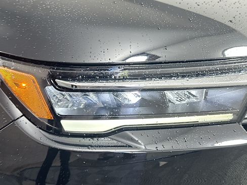 Used 2023 Honda Pilot LX image 31