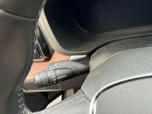 Certified 2023 Volvo XC60 B5 Plus image 32