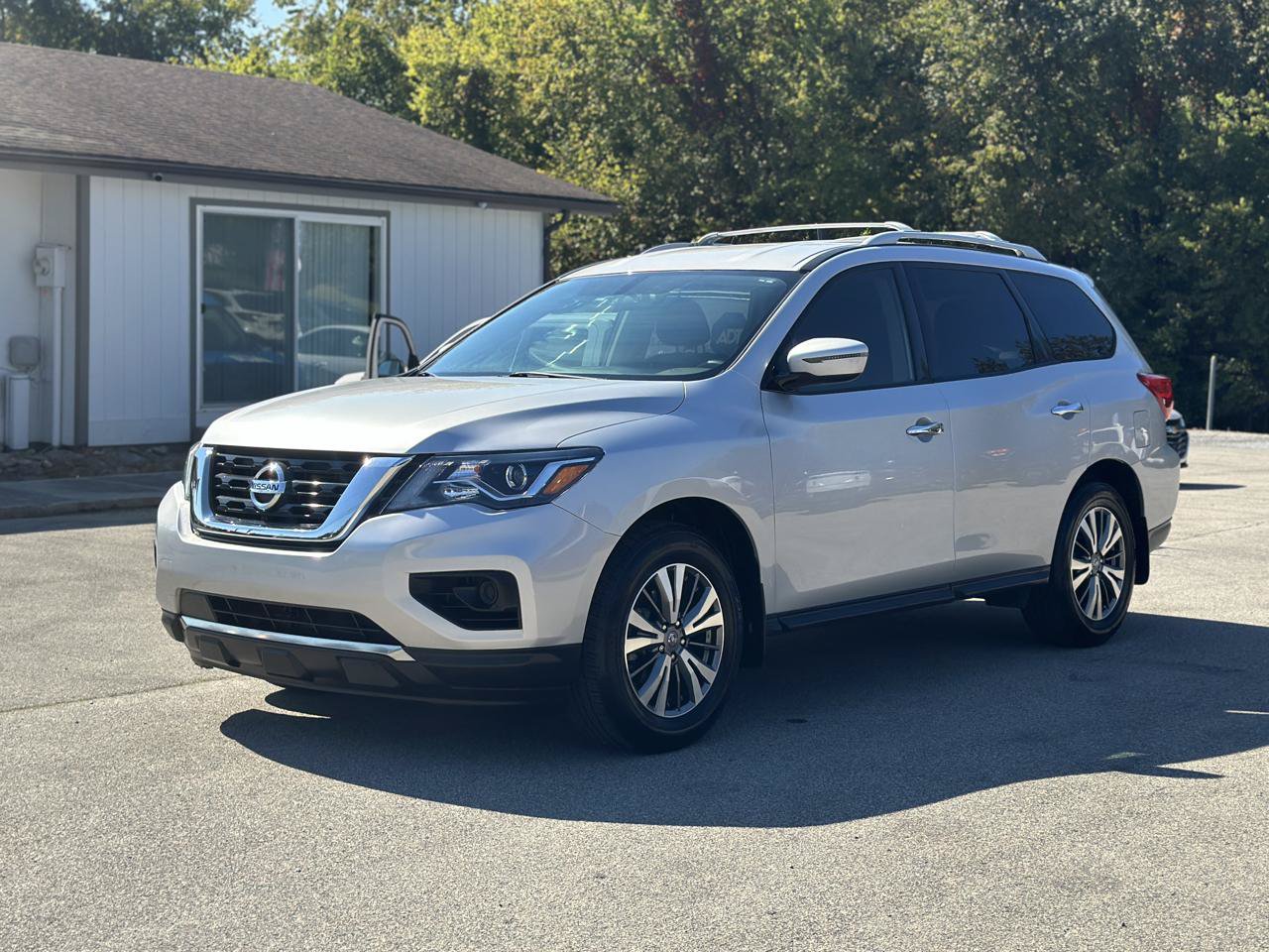 Used 2019 Nissan Pathfinder S FWD image 9