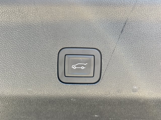 Used 2026 GMC Yukon Denali Ultimate AWD/4WD image 8