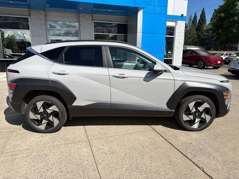 Used 2024 Hyundai Kona Limited AWD/4WD image 3