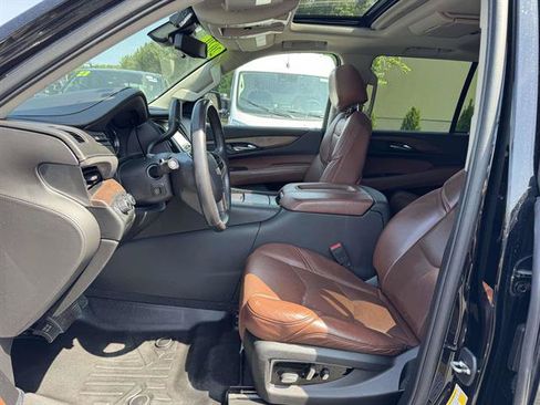 Used 2020 Cadillac Escalade Luxury AWD/4WD image 8