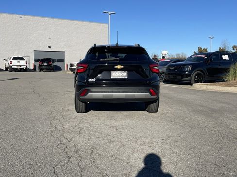 Used 2025 Chevrolet Trax LT w/ Driver Confidence Package image 6