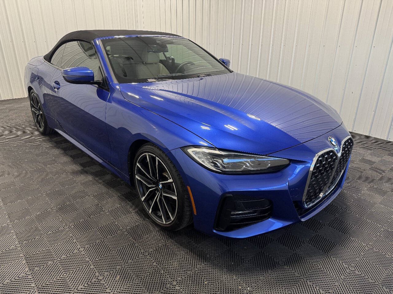 Used 2023 BMW 430i Convertible w/ M Sport Package RWD image 3