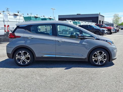 Used 2020 Chevrolet Bolt Premier w/ Infotainment Package FWD image 4