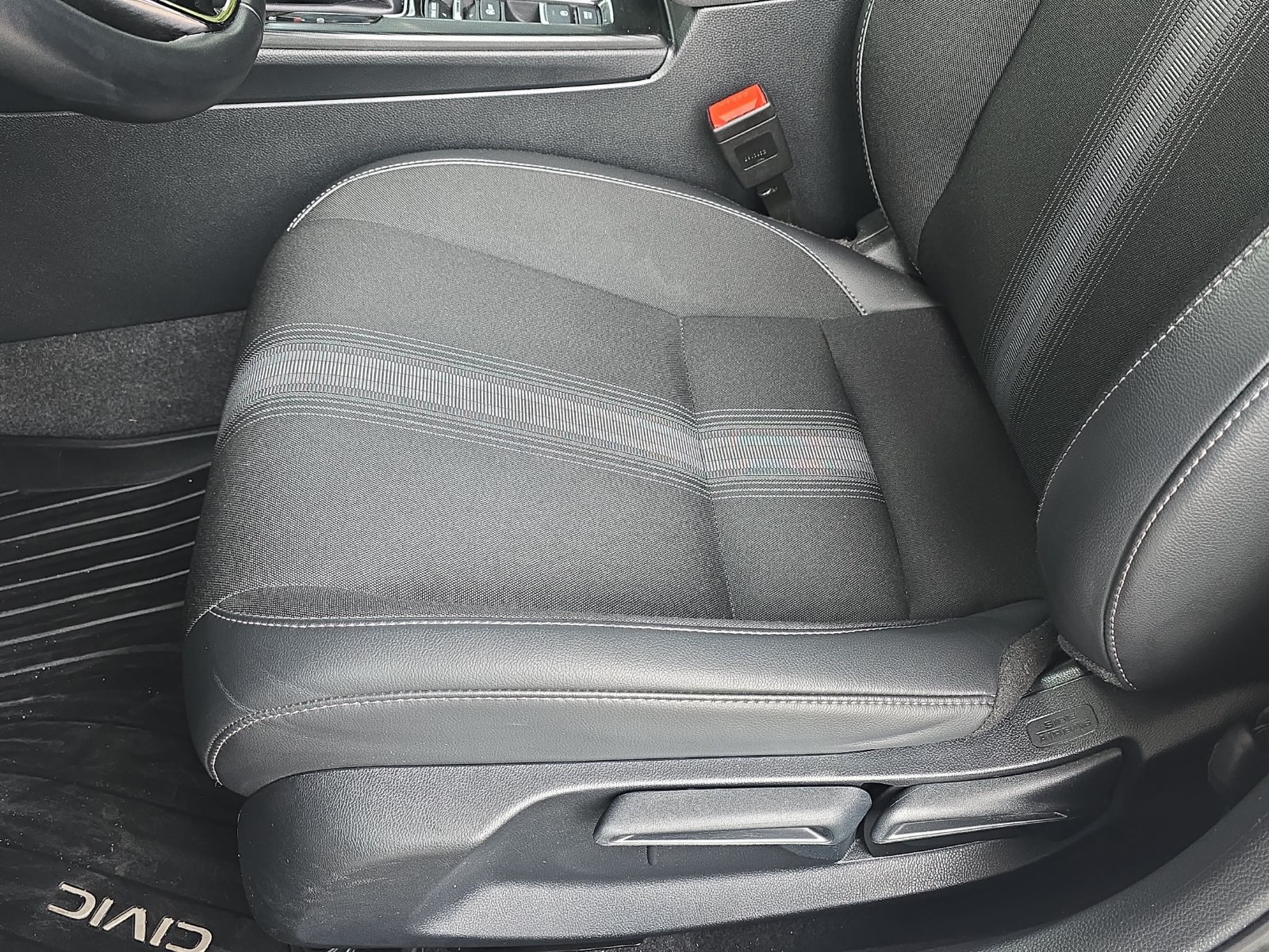 Used 2024 Honda Civic Sport image 29