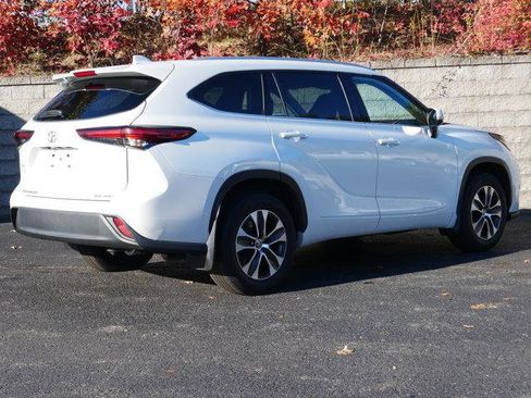 Used 2022 Toyota Highlander XLE AWD/4WD image 8